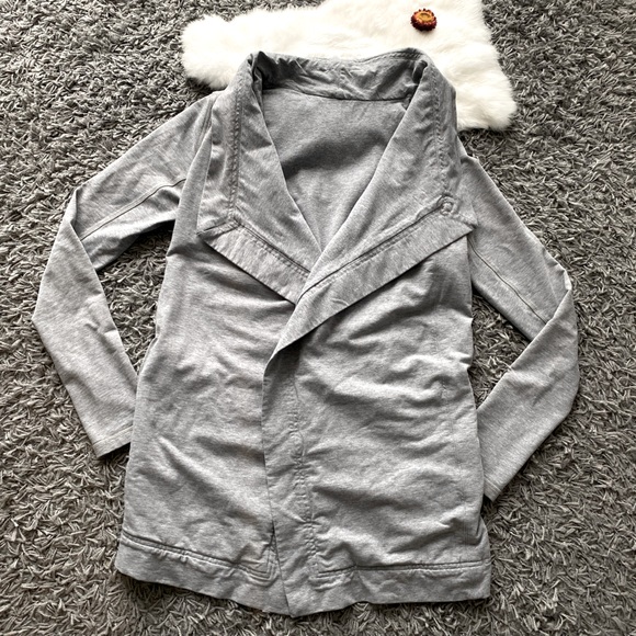 Lululemon Coast Wrap Light Gray - Picture 2 of 9